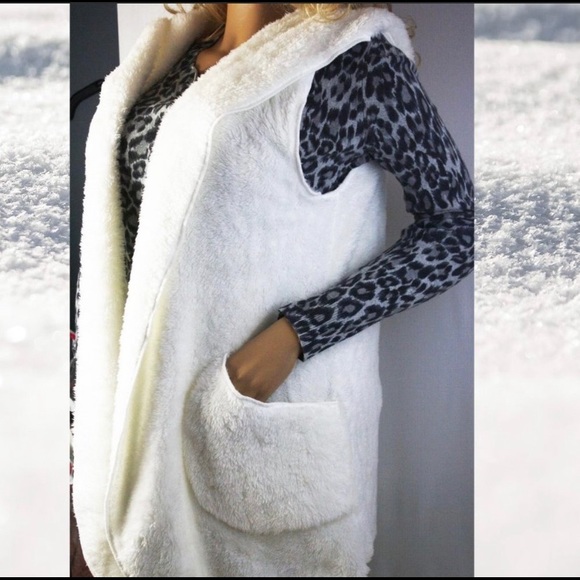 Hooded Faux Fur Vest with Pockets - Picture 3 of 4